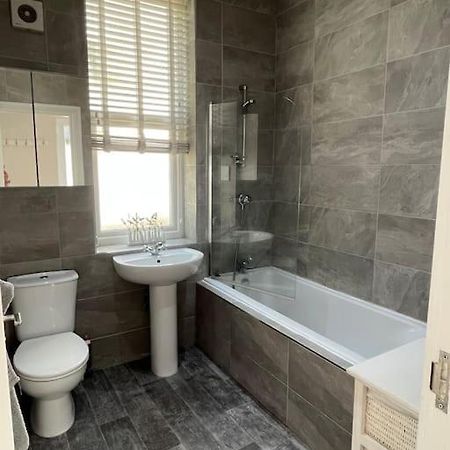 One Bedroom Apartment In The Centre Of 兰迪德诺 外观 照片